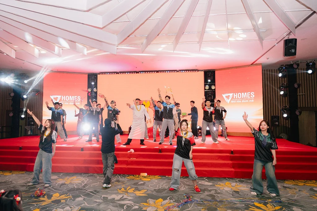 Gala Year End Party VHOMES 2025: Dấu ấn hành trình - Chuyển mình bứt phá