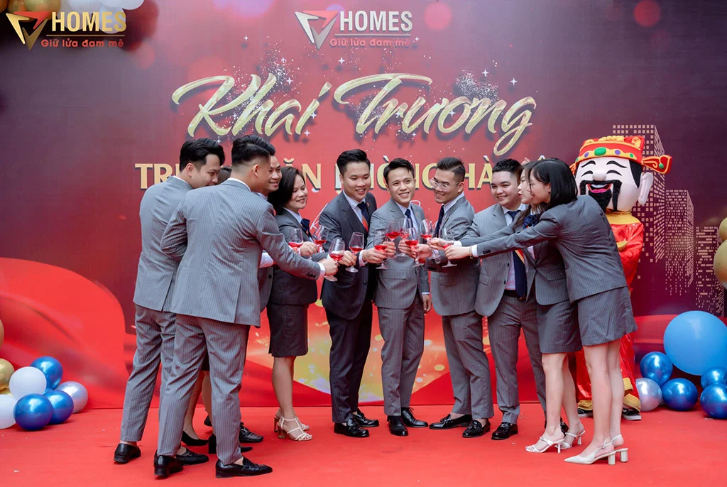 VHOMES mừng khai trương văn phòng mới tại trụ sở Hà Nội