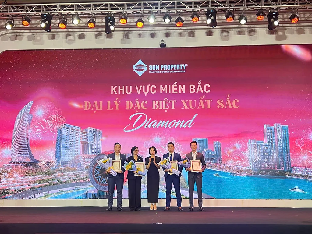 VHOMES VINH DỰ GIÀNH GIẢI THƯỞNG “ĐẠI LÝ ĐẶC BIỆT XUẤT SẮC DIAMOND NĂM 2024” – Khẳng định vị thế dẫn đầu trong thị trường bất động sản