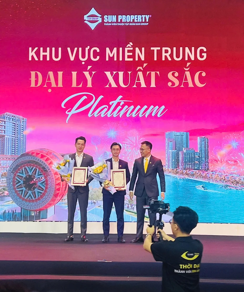 VHOMES VINH DỰ GIÀNH GIẢI THƯỞNG “ĐẠI LÝ ĐẶC BIỆT XUẤT SẮC DIAMOND NĂM 2024” – Khẳng định vị thế dẫn đầu trong thị trường bất động sản