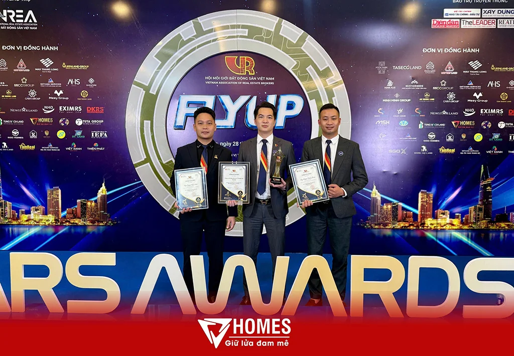VHOMES vinh dự lọt top 10 sàn giao dịch bất động sản xuất sắc Việt Nam tại lễ vinh danh “CẦU VÀNG 2025”