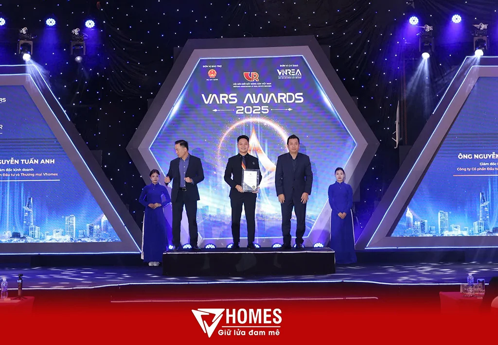 VHOMES vinh dự lọt top 10 sàn giao dịch bất động sản xuất sắc Việt Nam tại lễ vinh danh “CẦU VÀNG 2025”